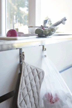 Yamazaki Handdoekhaak Tower Zwart -Aanbiedingen Keuken Kla Winkel 2783 TOWER UNDER SINK HOOK BK 02 1000x