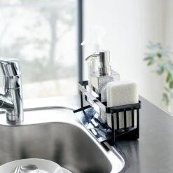 Yamazaki Gootsteenorganiser Tower Zwart -Aanbiedingen Keuken Kla Winkel 5017TOWERSPONGEANDBOTTLEHOLDERWITHDRAINERBK 3 1000x