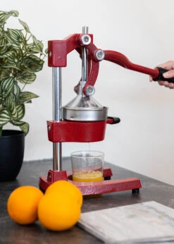 Sareva Citruspers - Gietijzer - Hevelmodel - Rood -Aanbiedingen Keuken Kla Winkel Citruspers 7