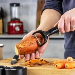 KitchenAid Dunschiller Classic 18 Cm - Zwart -Aanbiedingen Keuken Kla Winkel KitchenAid obierak do ziemniakow CLASSIC Onyx Black KCG145OHOBE 5057982065904