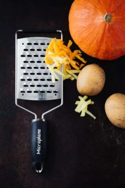 Microplane Rasp Gourmet - Extra Grof / Extra Breed - RVS -Aanbiedingen Keuken Kla Winkel Microplane Gourmet 45011 Ultra coarse Pumpkin Potatoe 3